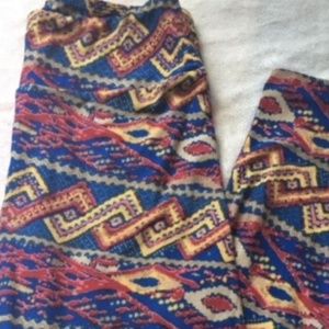 NEW-LULAROE Leggings with Unique Print-OS